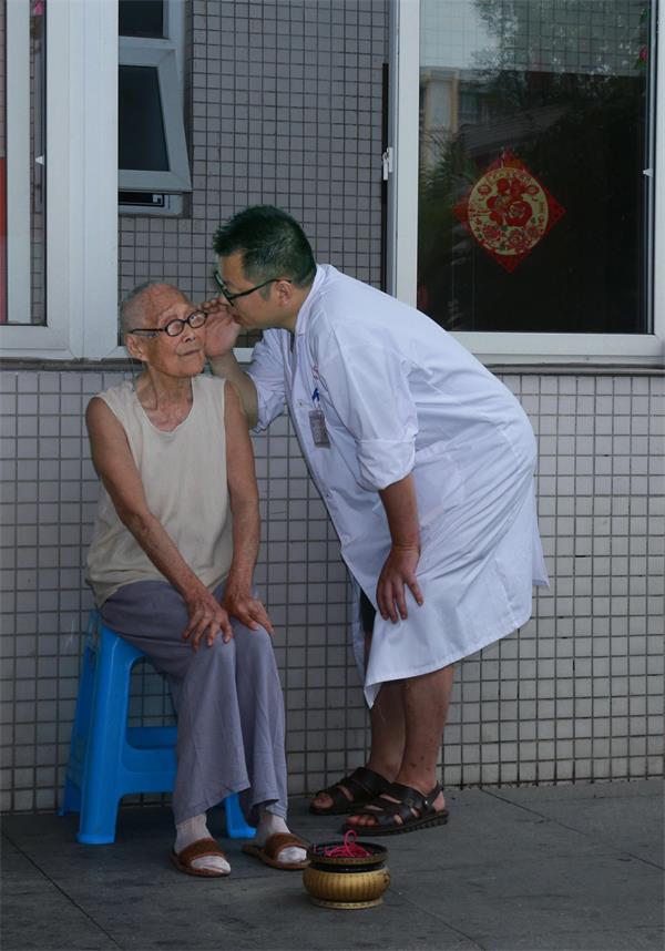 1566977165497357.jpg 頤醫(yī)熱情的關(guān)愛 (2).jpg